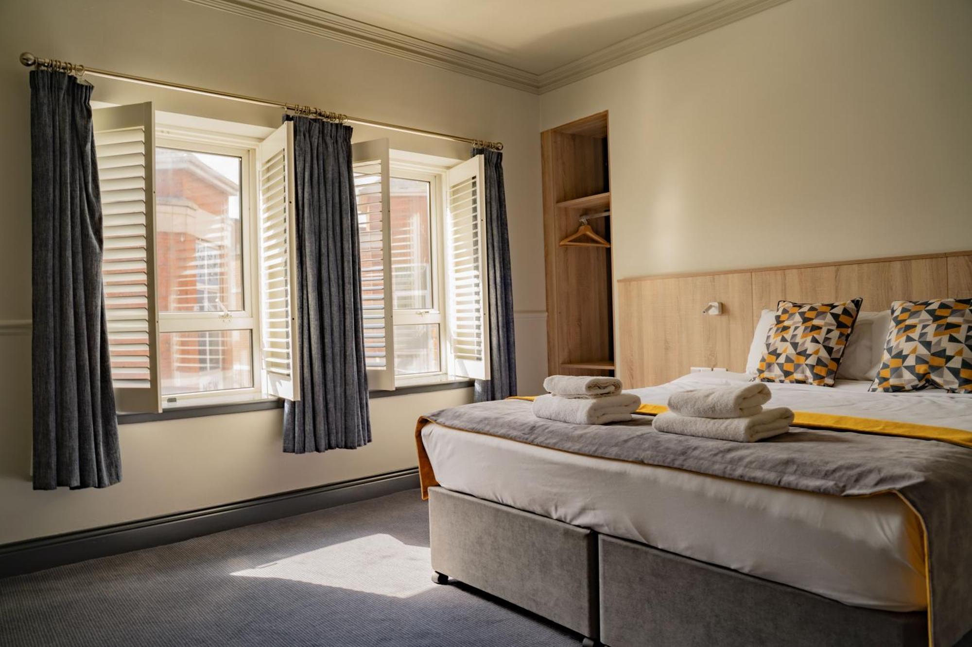The Old Quarter Townhouse Hotel ลิเมอริค ภายนอก รูปภาพ
