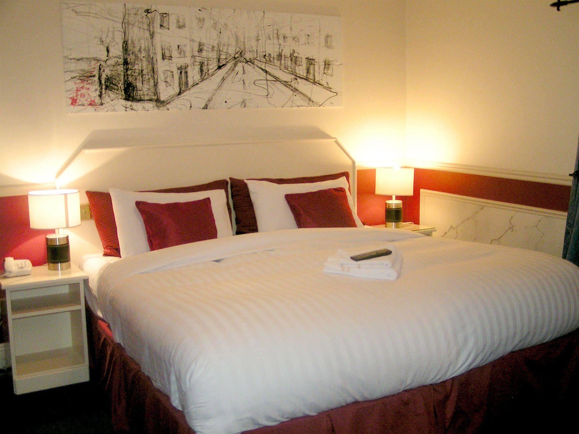 The Old Quarter Townhouse Hotel ลิเมอริค ภายนอก รูปภาพ