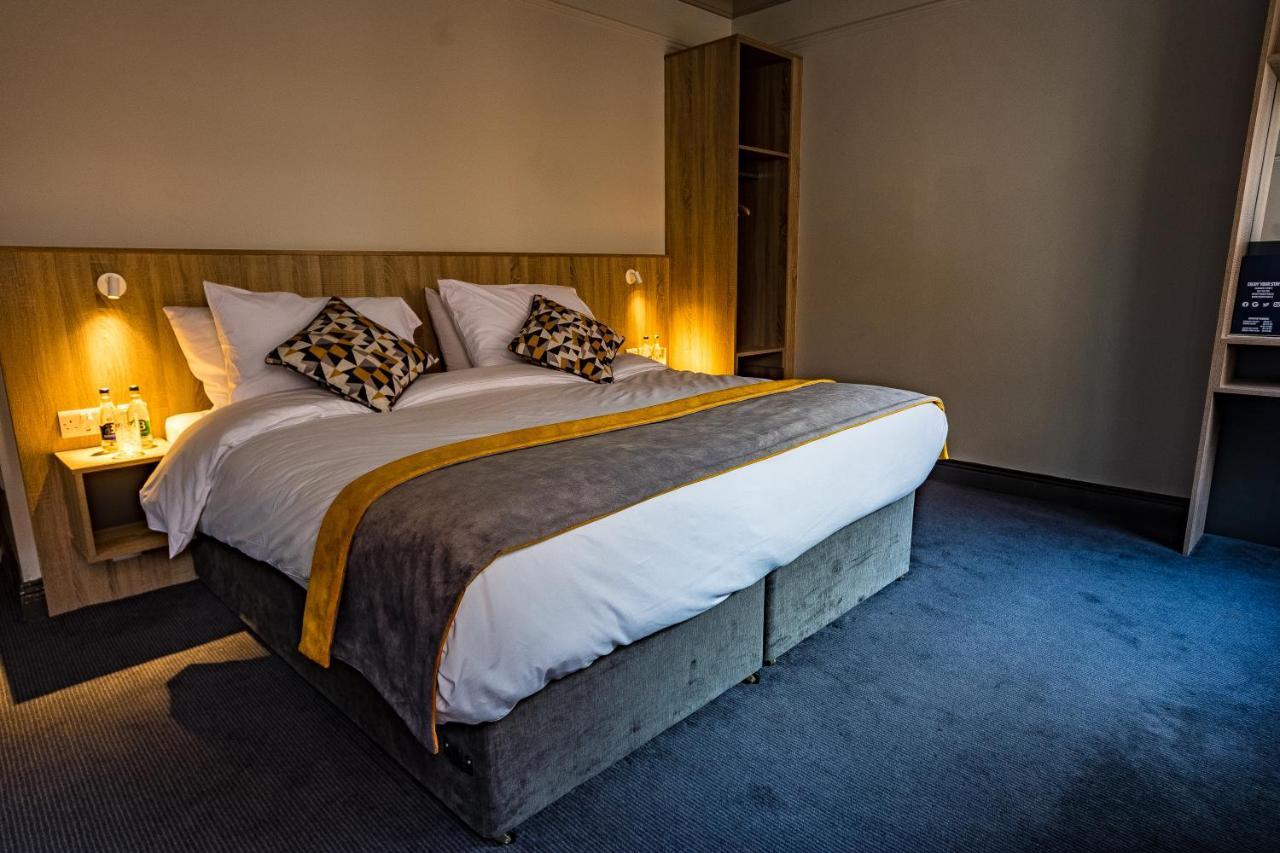 The Old Quarter Townhouse Hotel ลิเมอริค ภายนอก รูปภาพ